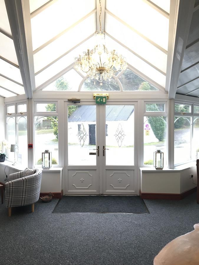 Nant-Y-Ffin Hotel Llandissilio Extérieur photo