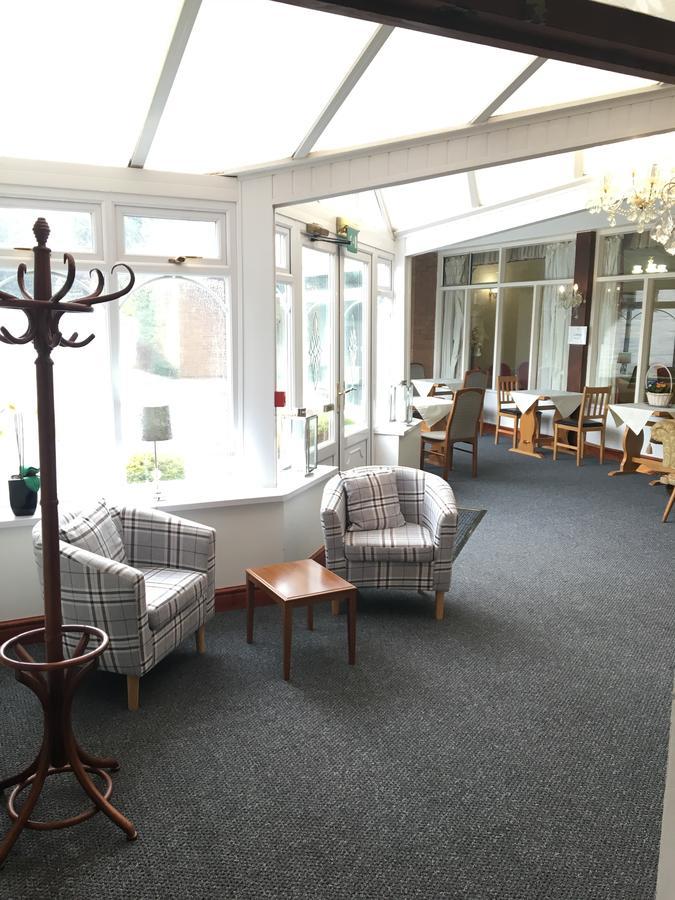 Nant-Y-Ffin Hotel Llandissilio Extérieur photo