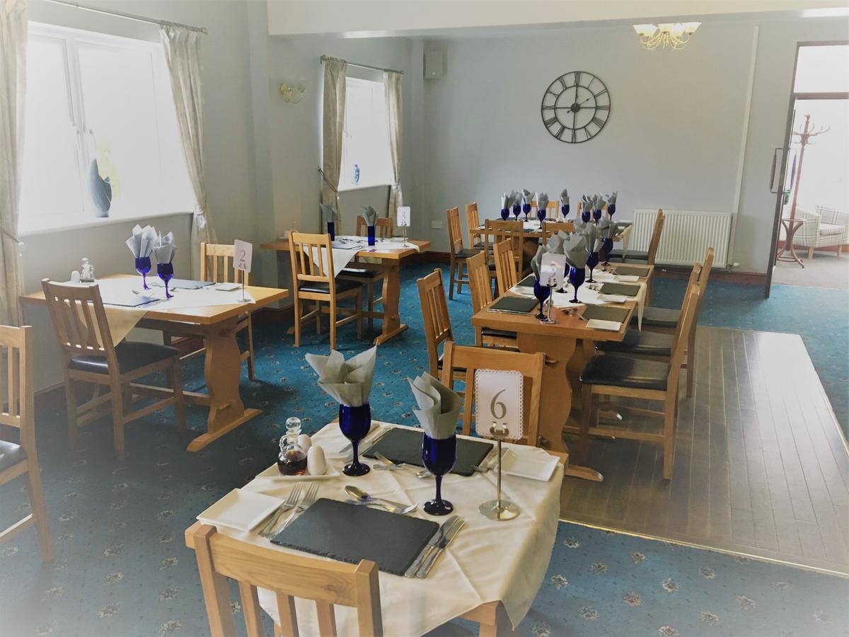 Nant-Y-Ffin Hotel Llandissilio Extérieur photo