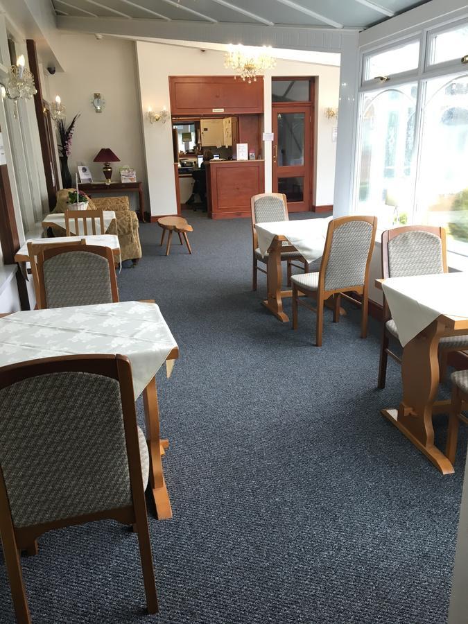 Nant-Y-Ffin Hotel Llandissilio Extérieur photo