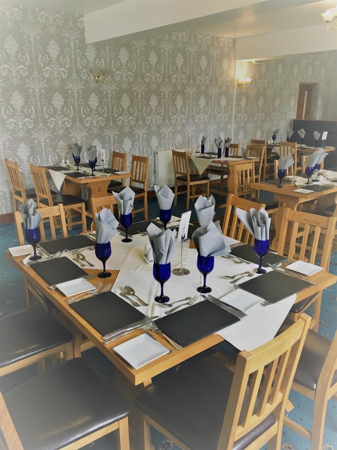 Nant-Y-Ffin Hotel Llandissilio Extérieur photo
